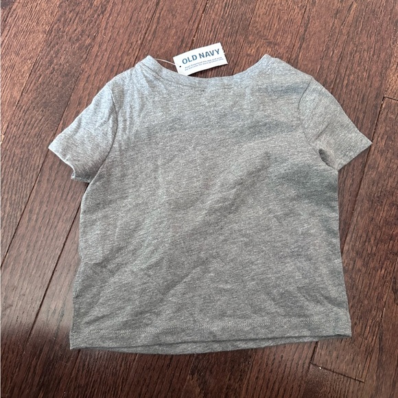 Old Navy Gray Kids Mini Elf Baby Tee - Picture 4 of 5